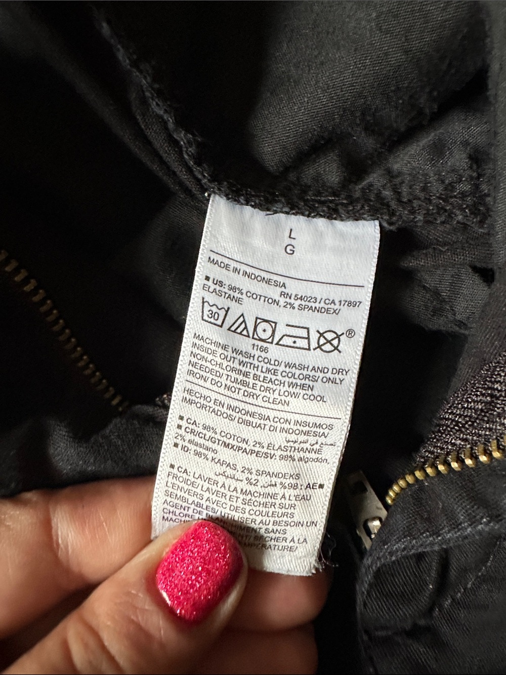 Old Navy..Set of 4 Casual Elastic-Waist Shorts in Black, Navy, Gray, and Khaki - Picture 5 of 14